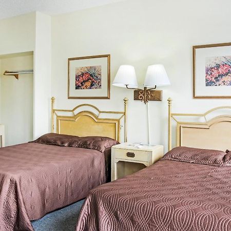 Oyo Historic Cameron Hotel Brownsville I-69E מראה חיצוני תמונה