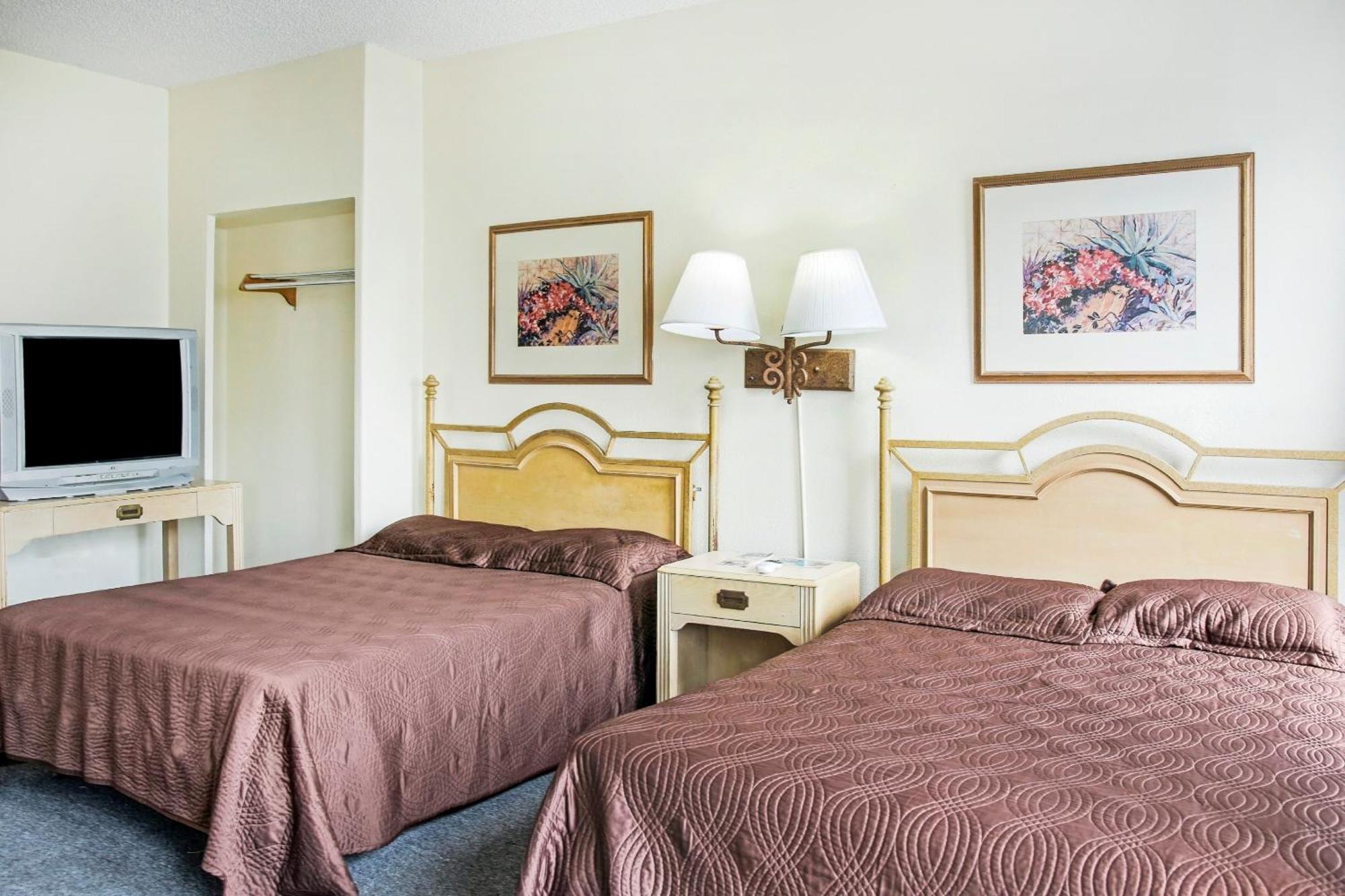 Oyo Historic Cameron Hotel Brownsville I-69E מראה חיצוני תמונה