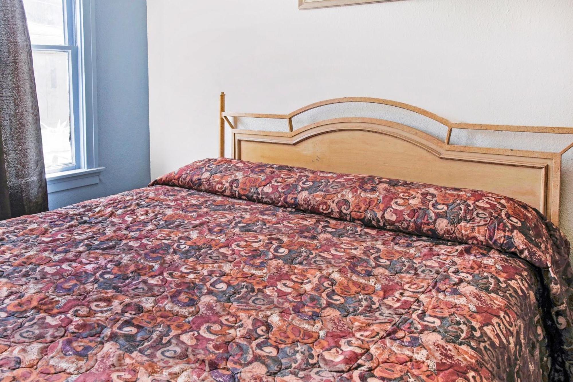 Oyo Historic Cameron Hotel Brownsville I-69E מראה חיצוני תמונה