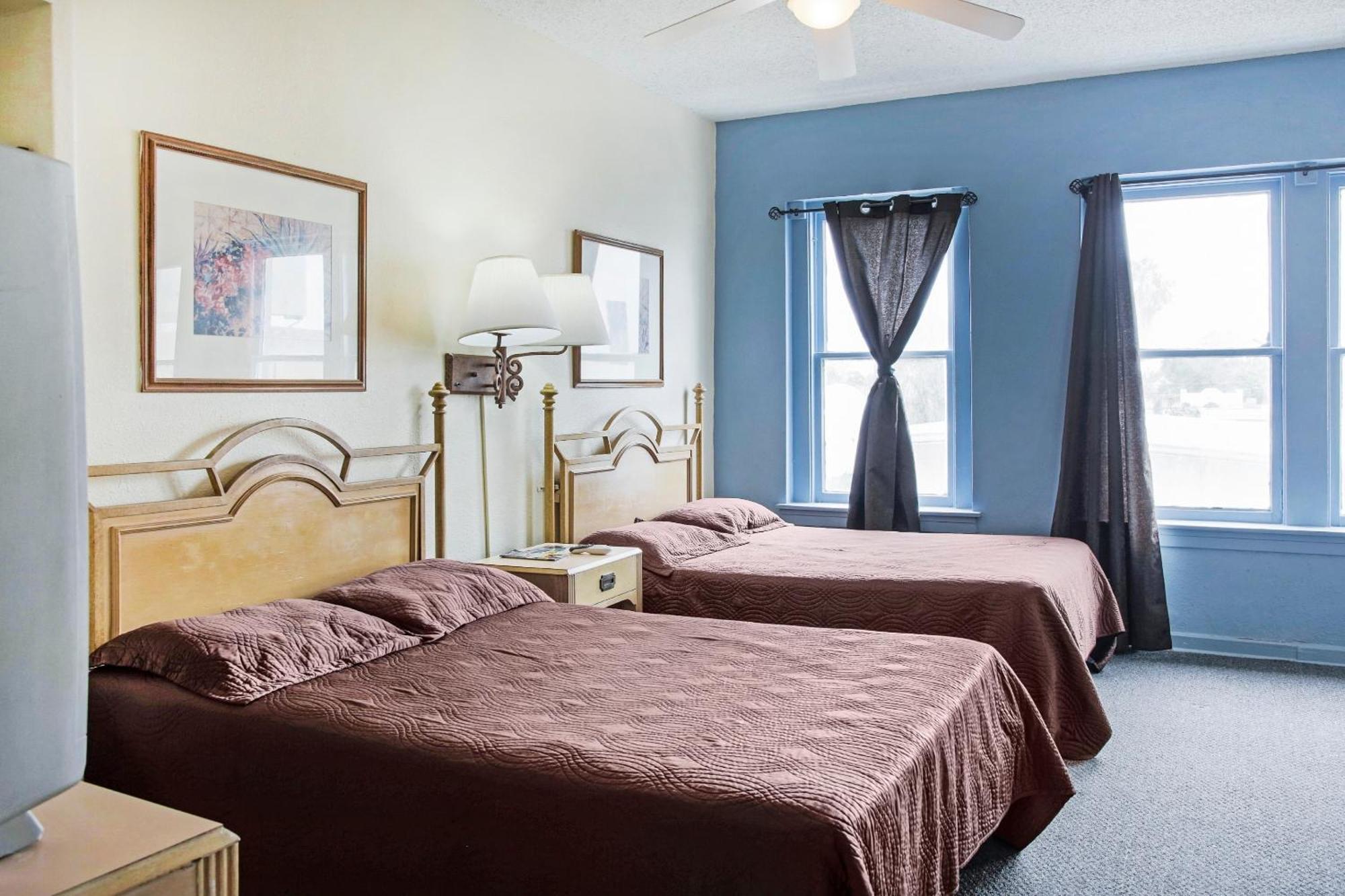 Oyo Historic Cameron Hotel Brownsville I-69E מראה חיצוני תמונה