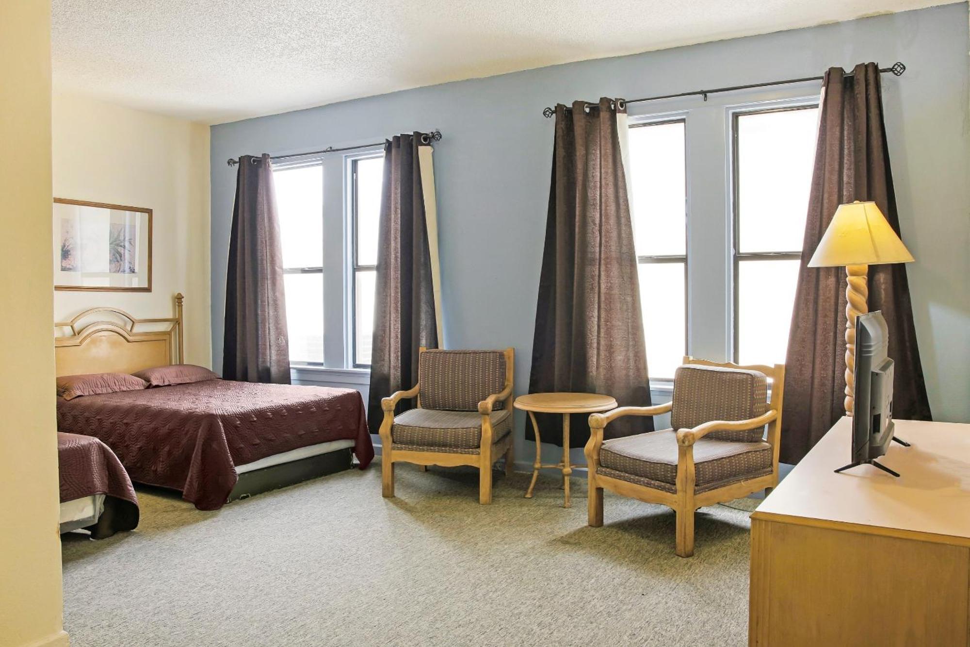 Oyo Historic Cameron Hotel Brownsville I-69E מראה חיצוני תמונה