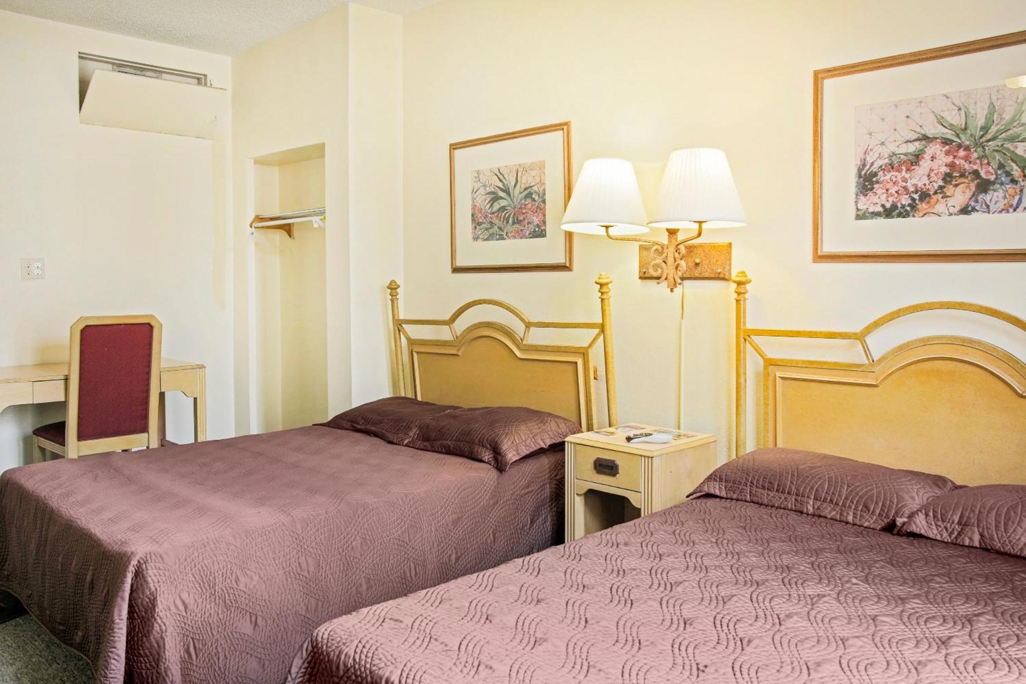 Oyo Historic Cameron Hotel Brownsville I-69E מראה חיצוני תמונה