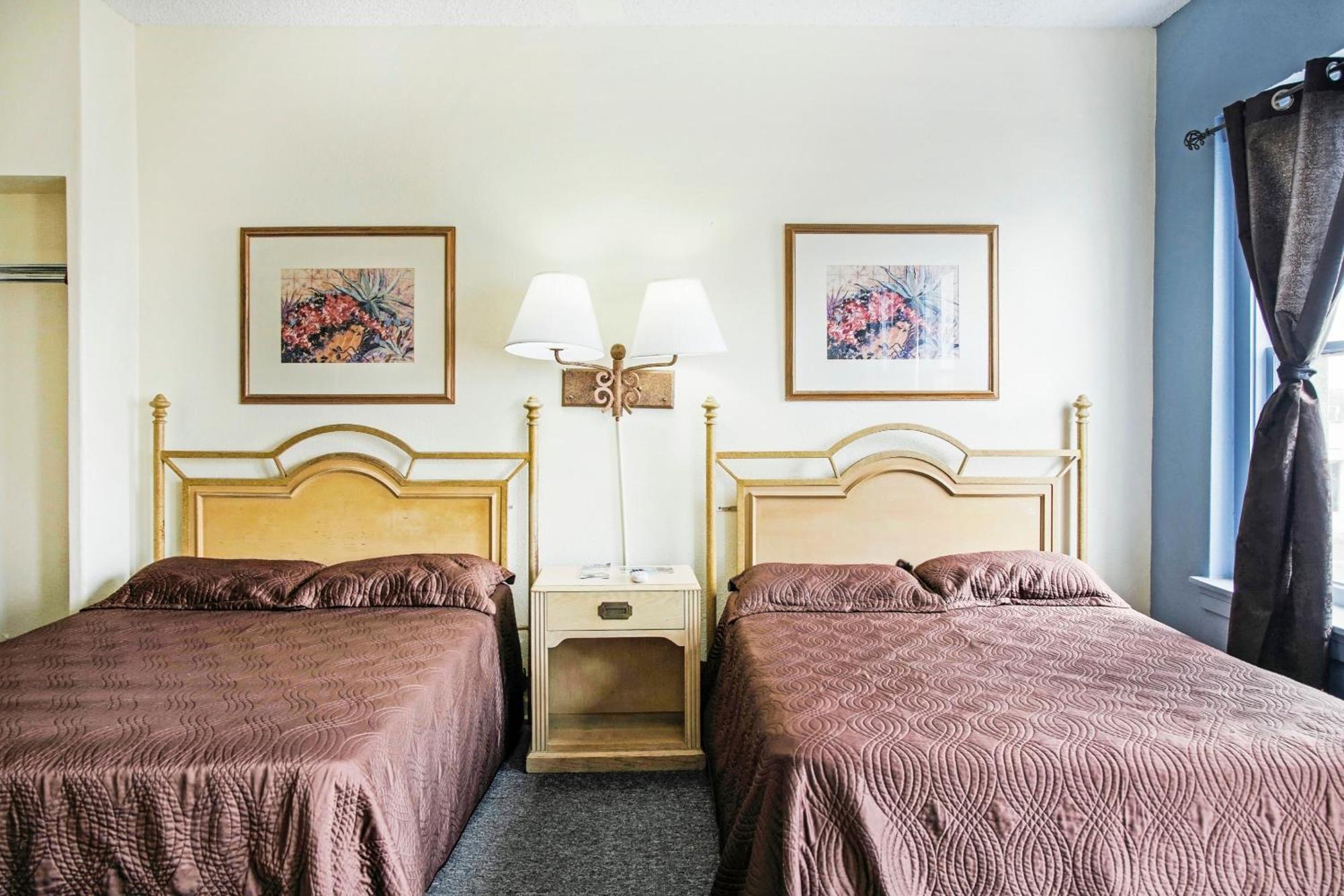 Oyo Historic Cameron Hotel Brownsville I-69E מראה חיצוני תמונה