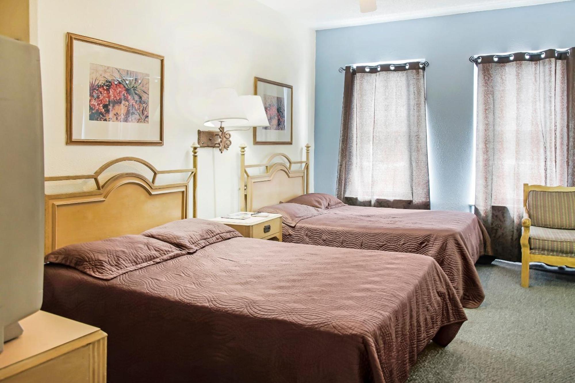 Oyo Historic Cameron Hotel Brownsville I-69E מראה חיצוני תמונה