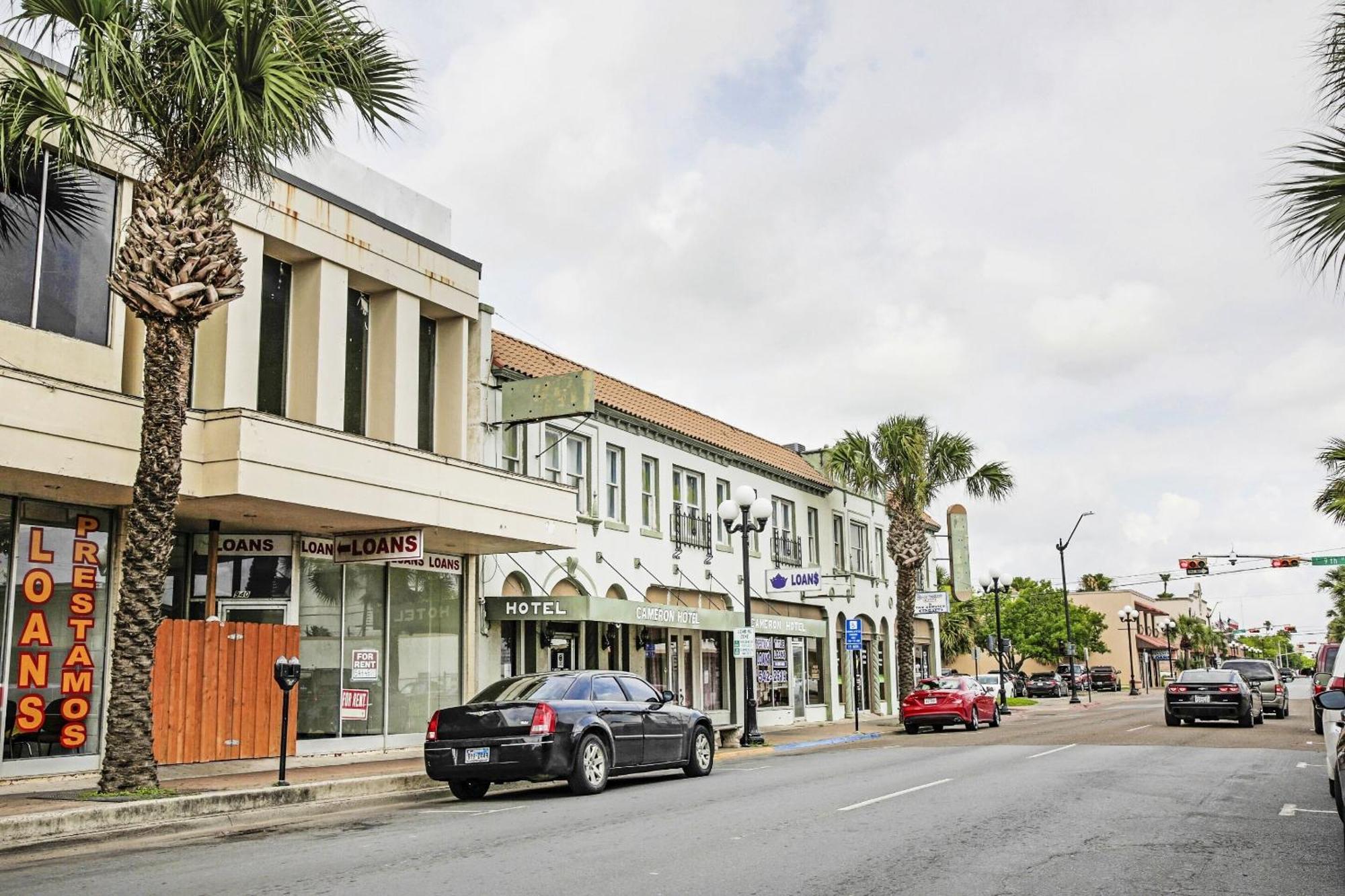 Oyo Historic Cameron Hotel Brownsville I-69E מראה חיצוני תמונה