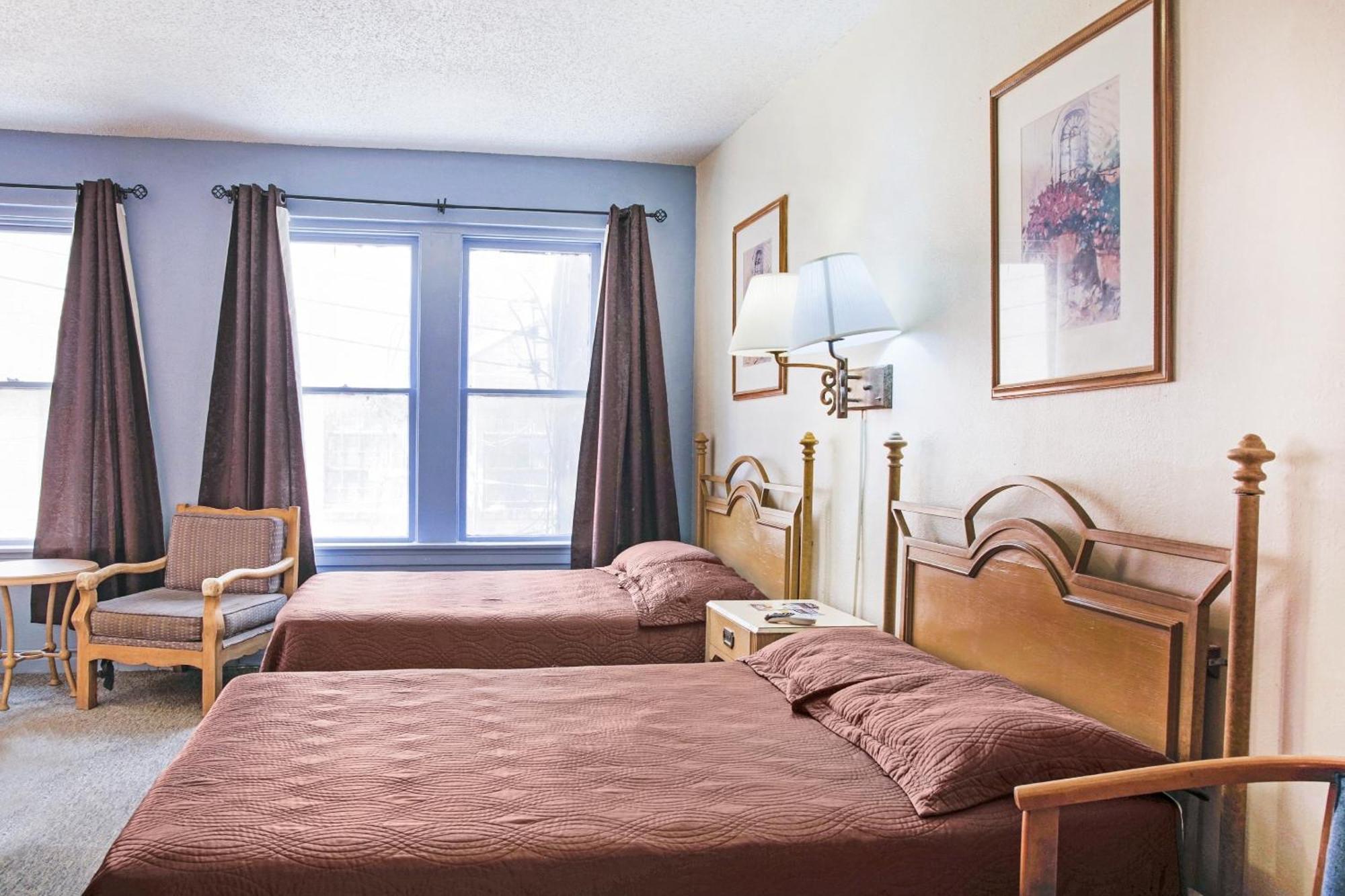 Oyo Historic Cameron Hotel Brownsville I-69E מראה חיצוני תמונה