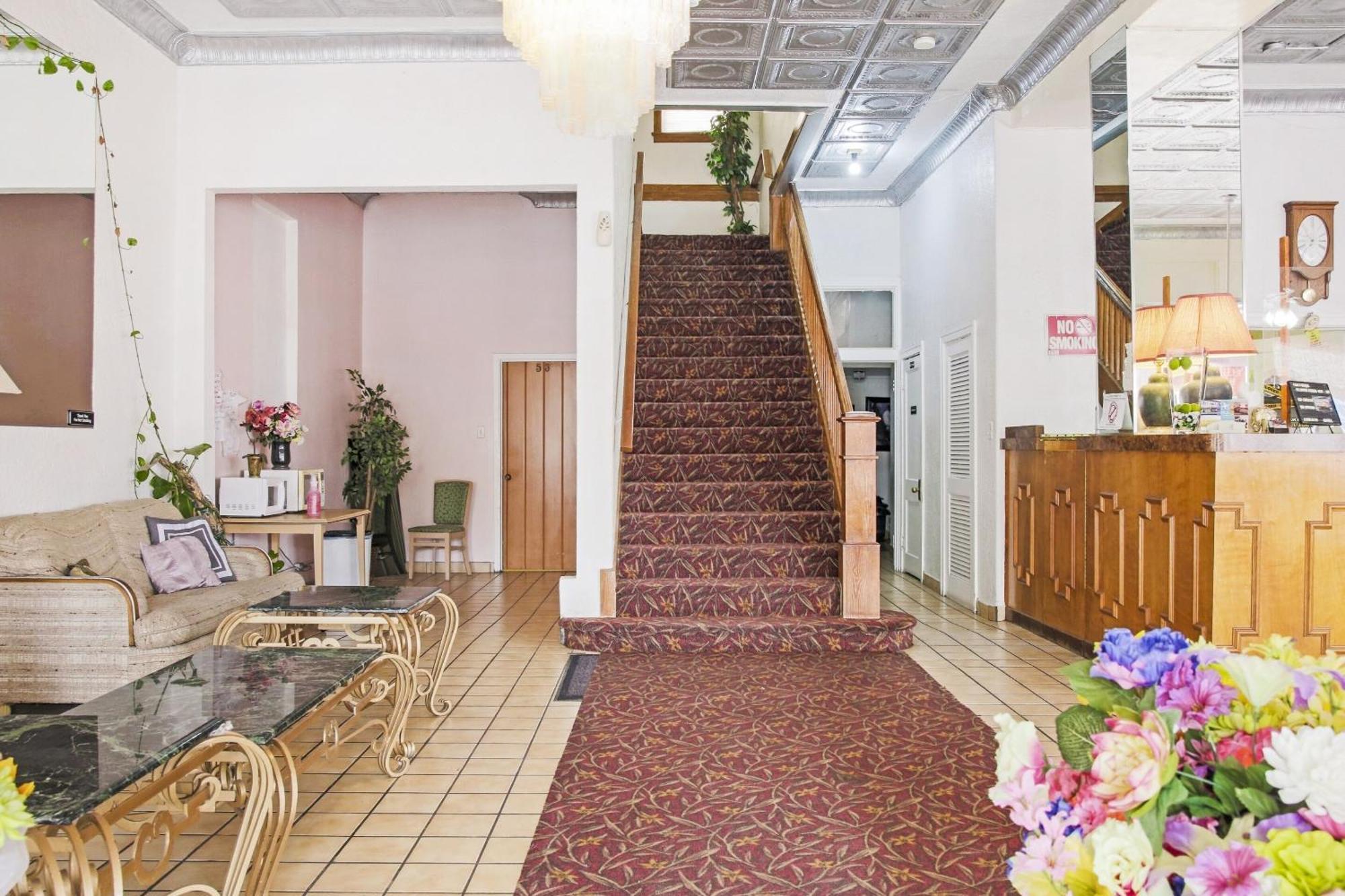 Oyo Historic Cameron Hotel Brownsville I-69E מראה חיצוני תמונה