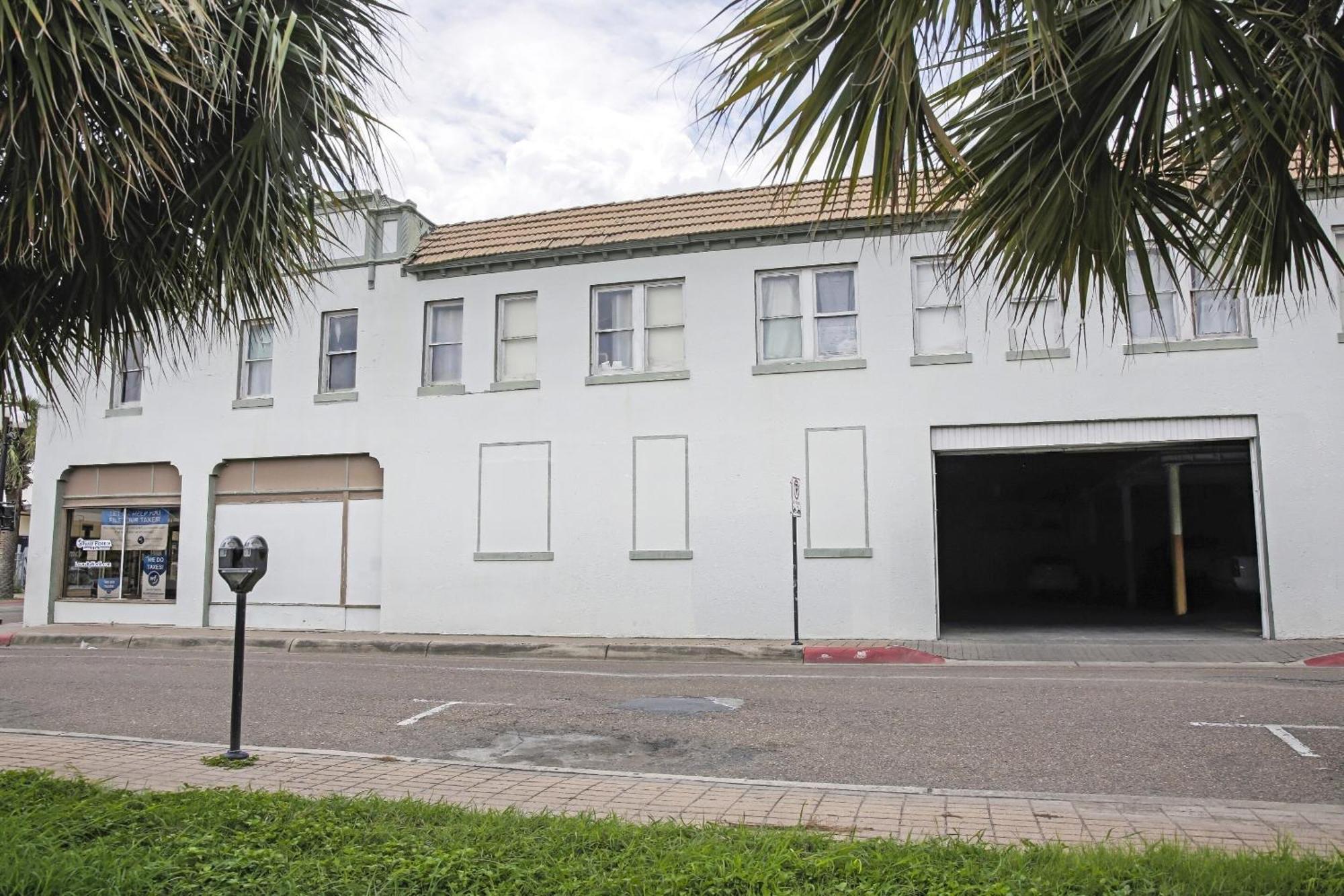 Oyo Historic Cameron Hotel Brownsville I-69E מראה חיצוני תמונה