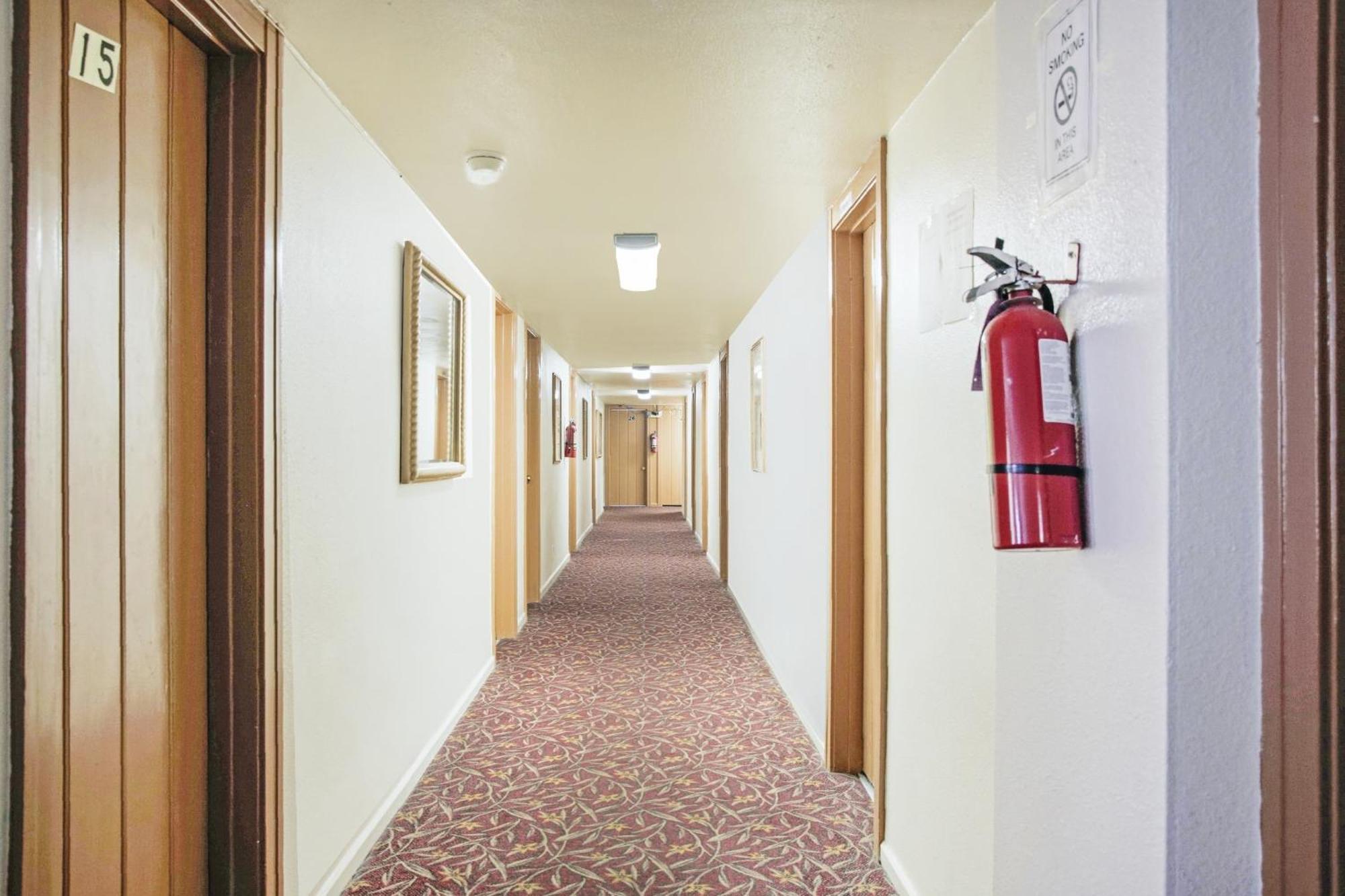 Oyo Historic Cameron Hotel Brownsville I-69E מראה חיצוני תמונה
