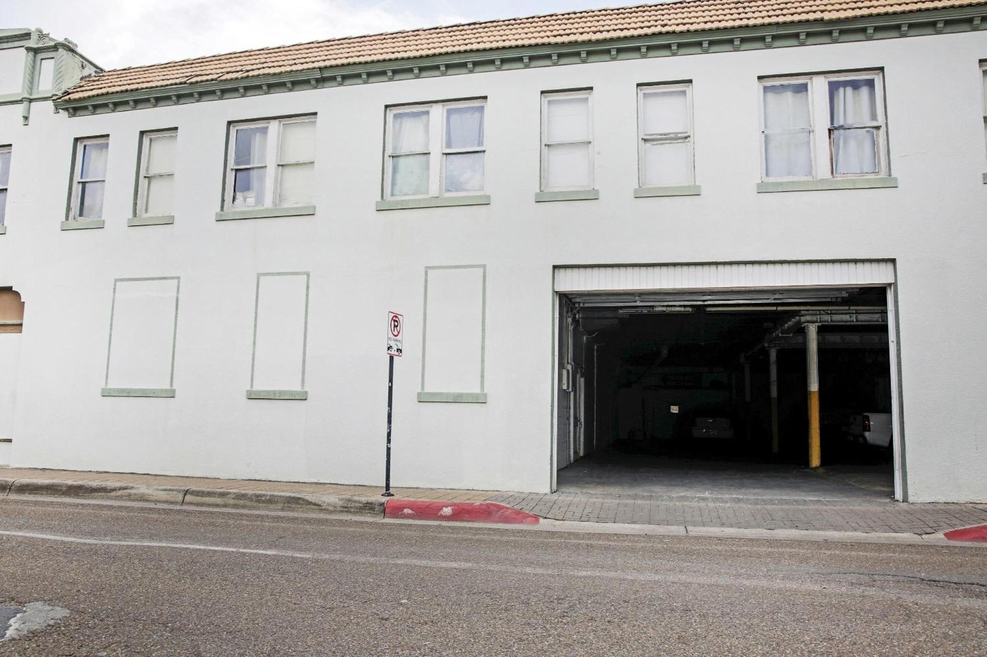 Oyo Historic Cameron Hotel Brownsville I-69E מראה חיצוני תמונה