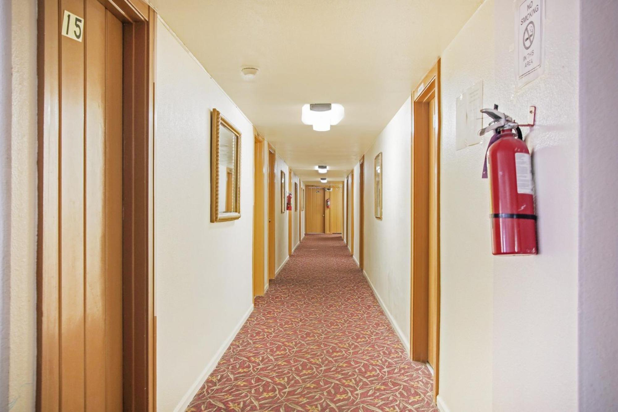 Oyo Historic Cameron Hotel Brownsville I-69E מראה חיצוני תמונה