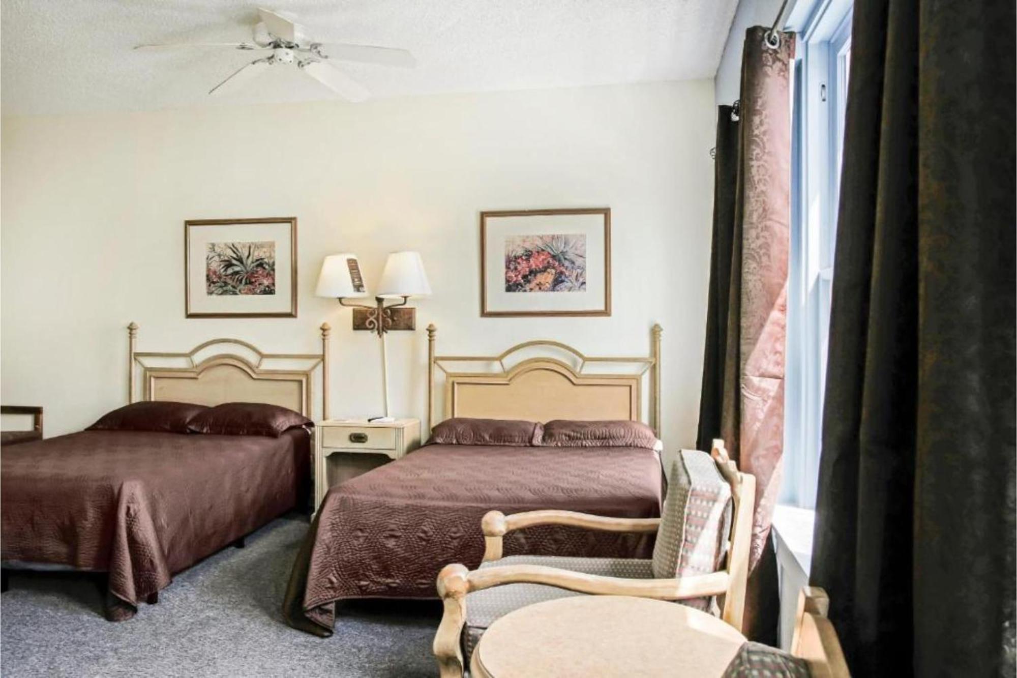 Oyo Historic Cameron Hotel Brownsville I-69E מראה חיצוני תמונה