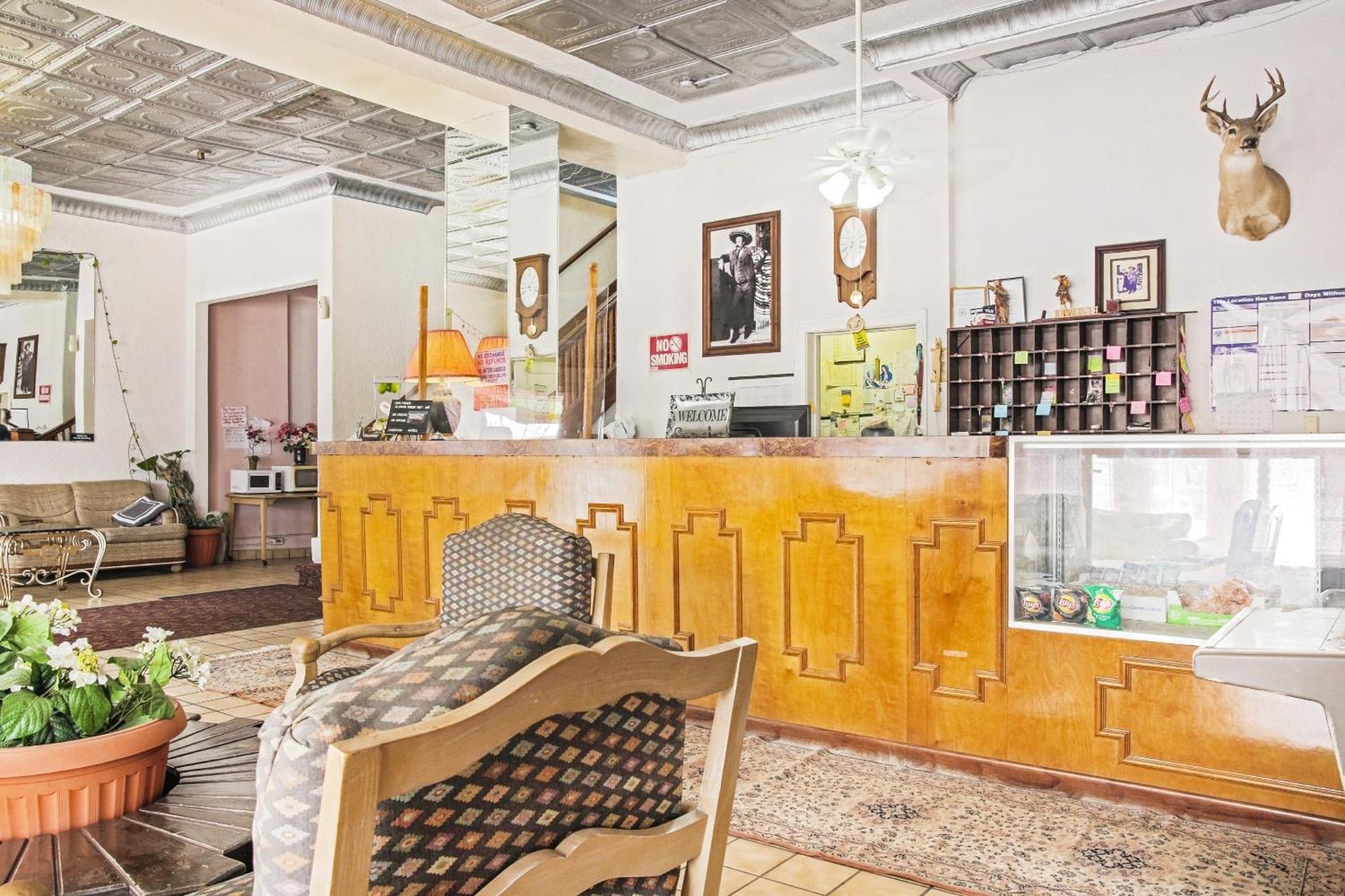 Oyo Historic Cameron Hotel Brownsville I-69E מראה חיצוני תמונה