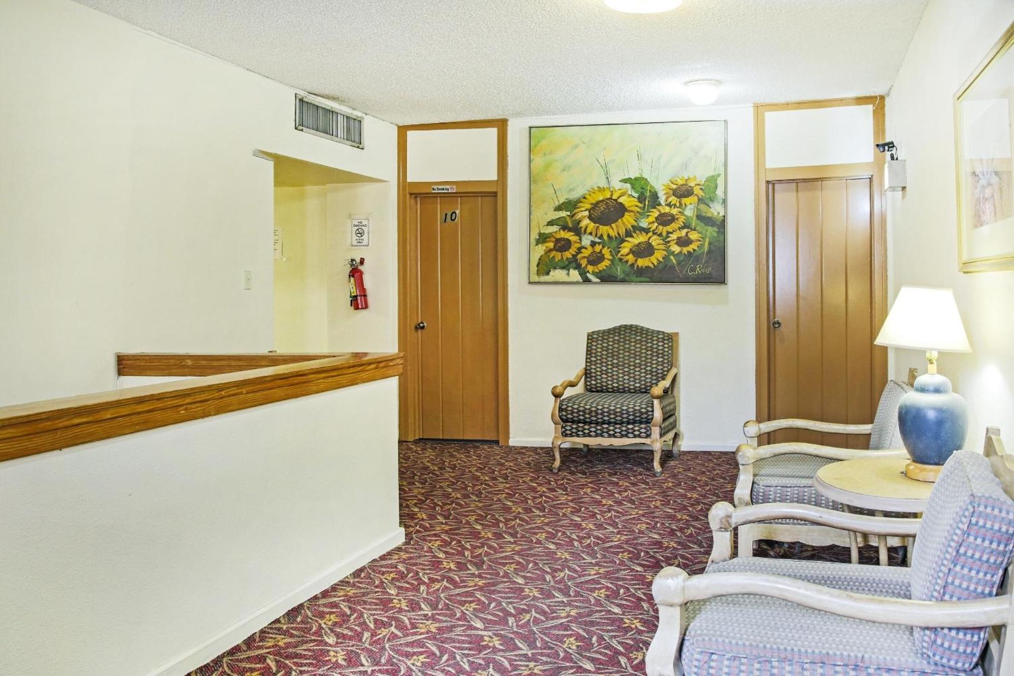 Oyo Historic Cameron Hotel Brownsville I-69E מראה חיצוני תמונה