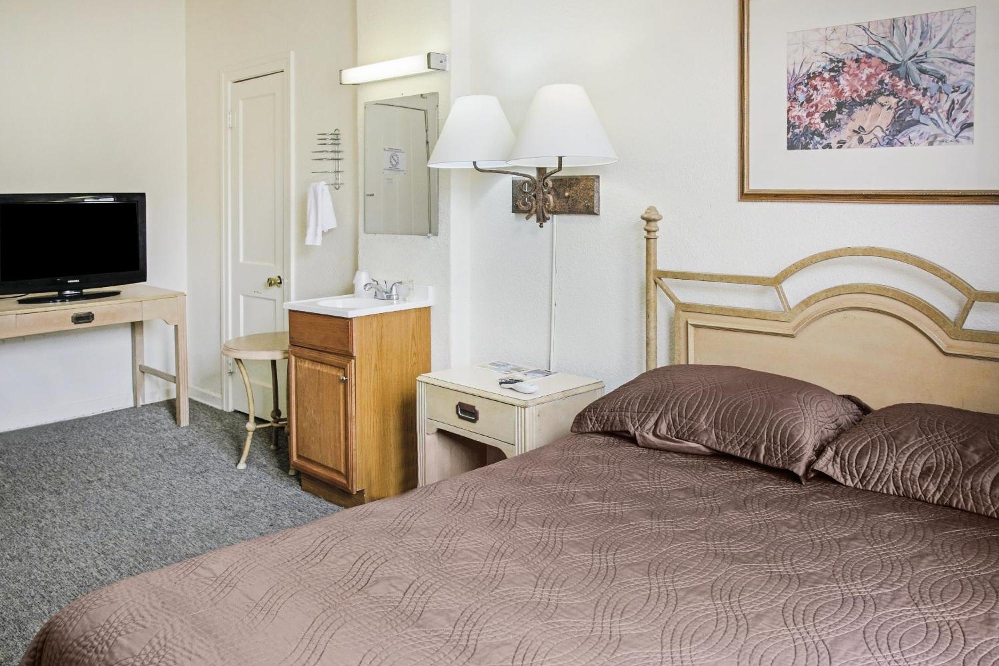 Oyo Historic Cameron Hotel Brownsville I-69E מראה חיצוני תמונה
