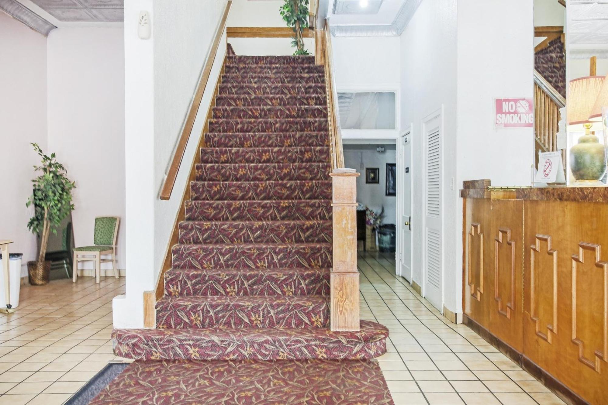 Oyo Historic Cameron Hotel Brownsville I-69E מראה חיצוני תמונה