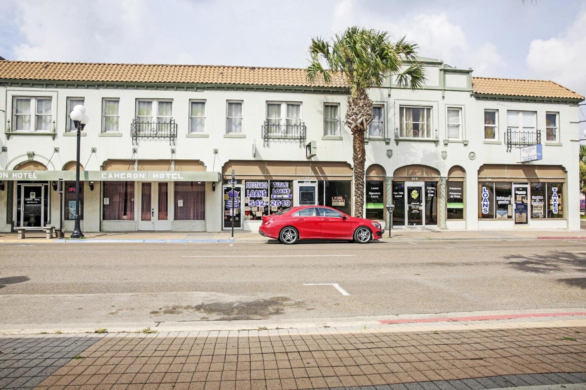 Oyo Historic Cameron Hotel Brownsville I-69E מראה חיצוני תמונה