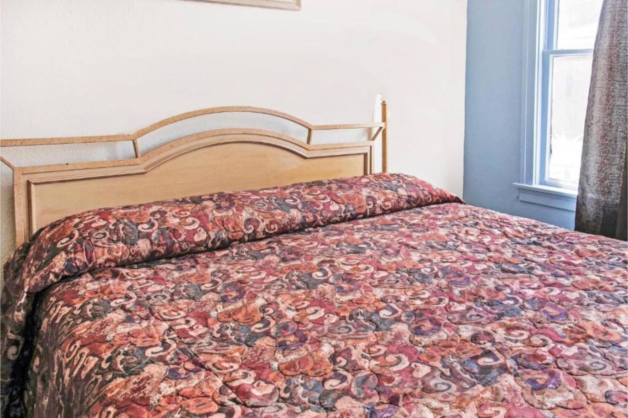Oyo Historic Cameron Hotel Brownsville I-69E מראה חיצוני תמונה