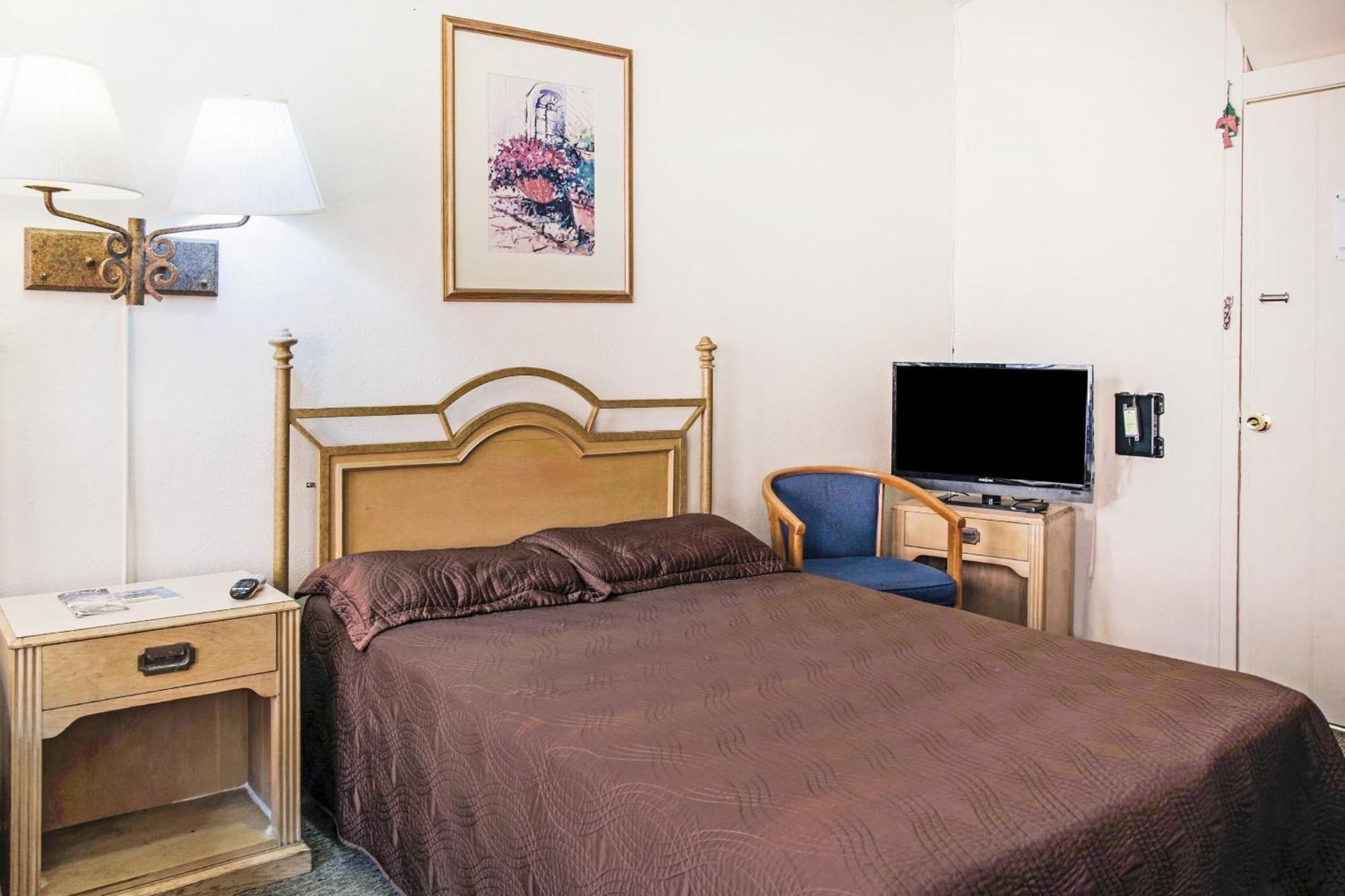 Oyo Historic Cameron Hotel Brownsville I-69E מראה חיצוני תמונה