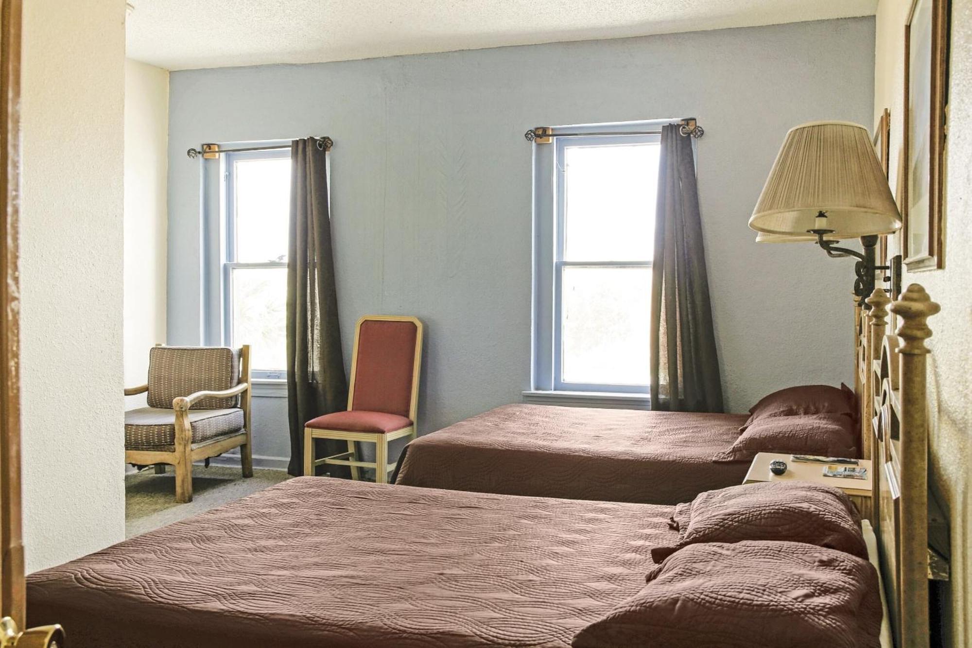 Oyo Historic Cameron Hotel Brownsville I-69E מראה חיצוני תמונה